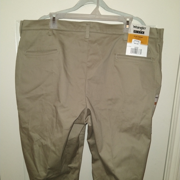 NWT Wrangler Riata Flat Front Relaxed Fit Chino Pants Men's sz 42X30. - Picture 5 of 9